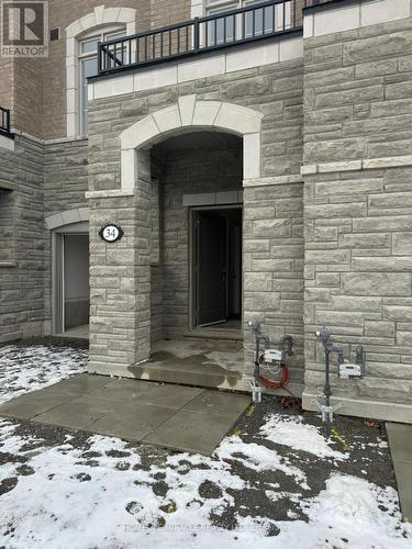 34 COOTE COURT  Pickering, ON L1T 0P5