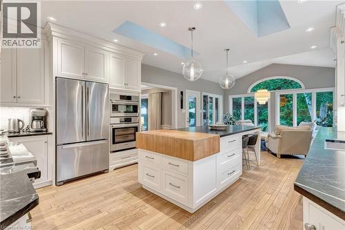 22 Deerpath Court, Cambridge, ON - Indoor Photo Showing Kitchen With Upgraded Kitchen