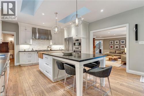 22 Deerpath Court, Cambridge, ON - Indoor Photo Showing Kitchen With Upgraded Kitchen