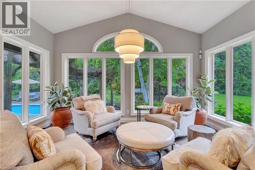 22 Deerpath Court, Cambridge, ON - Indoor Photo Showing Living Room