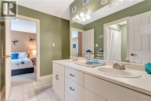 22 Deerpath Court, Cambridge, ON - Indoor Photo Showing Bathroom