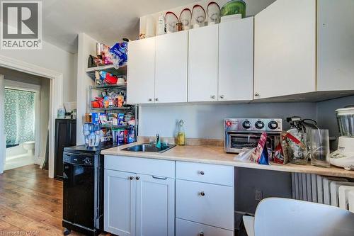 30 Brook Street, Cambridge, ON - Indoor Photo Showing Kitchen
