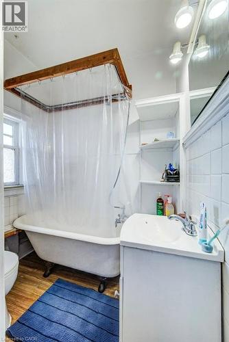 30 Brook Street, Cambridge, ON - Indoor Photo Showing Bathroom