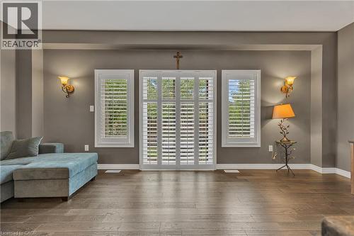 72 Dodman Crescent, Ancaster, ON - Indoor Photo Showing Living Room