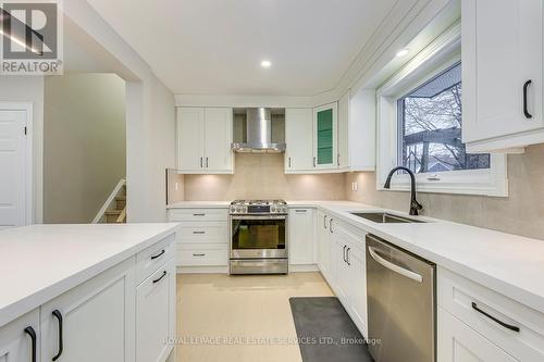 2420 Raymore Drive, Burlington, ON - Indoor Photo Showing Kitchen With Upgraded Kitchen