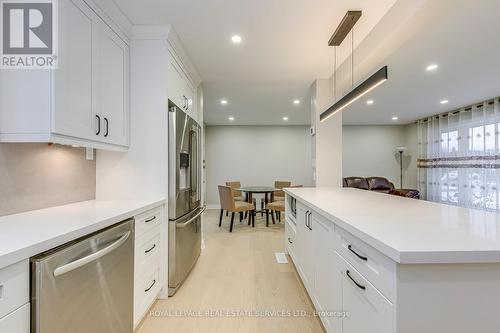2420 Raymore Drive, Burlington, ON - Indoor Photo Showing Kitchen