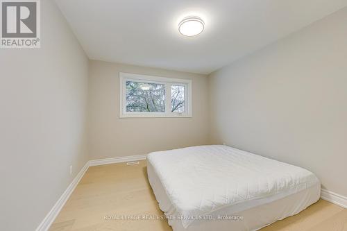 2420 Raymore Drive, Burlington, ON - Indoor Photo Showing Bedroom
