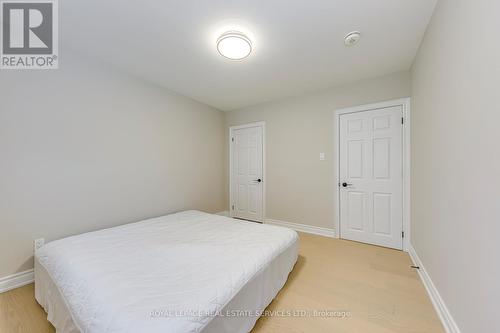 2420 Raymore Drive, Burlington, ON - Indoor Photo Showing Bedroom