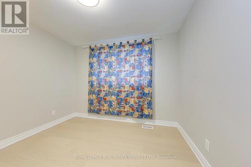2420 Raymore Drive, Burlington, ON - Indoor Photo Showing Other Room