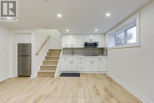2420 Raymore Drive, Burlington, ON - Indoor Photo Showing Kitchen