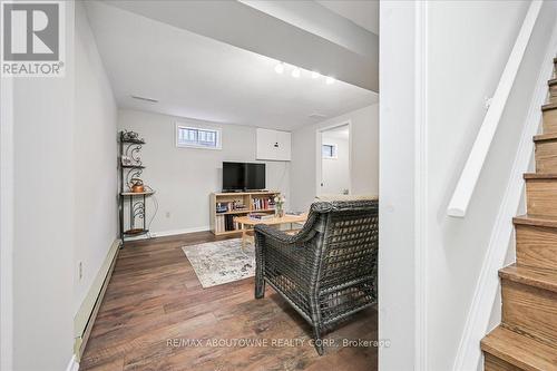 2132 Argon Court, Burlington, ON - Indoor