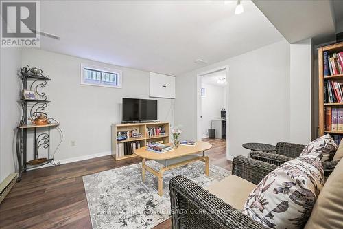 2132 Argon Court, Burlington, ON - Indoor Photo Showing Living Room