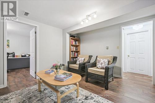 2132 Argon Court, Burlington, ON - Indoor Photo Showing Living Room