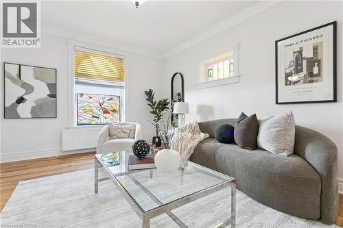 132 Queen Street W, Cambridge, ON - Indoor Photo Showing Living Room