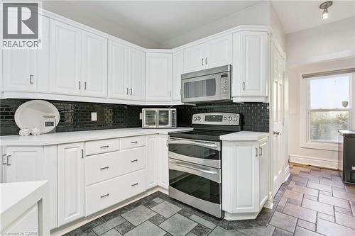 132 Queen Street W, Cambridge, ON - Indoor Photo Showing Kitchen