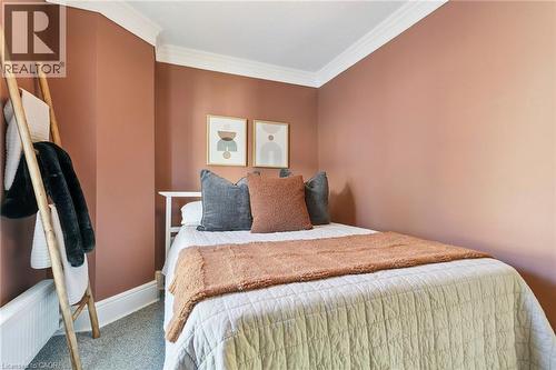 132 Queen Street W, Cambridge, ON - Indoor Photo Showing Bedroom