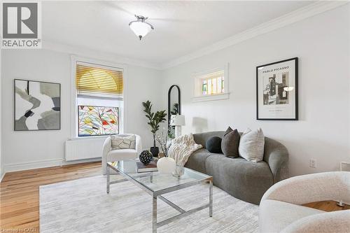 132 Queen Street W, Cambridge, ON - Indoor Photo Showing Living Room