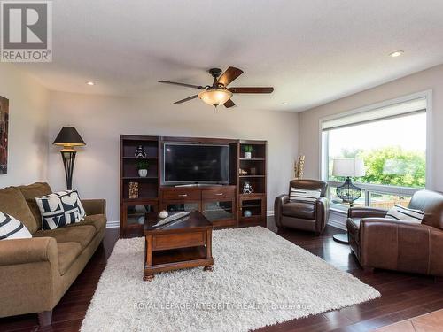 111 Comba Drive, Carleton Place, ON - Indoor Photo Showing Living Room