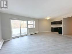 201 - 32 CARLUKE CRESCENT  Toronto, ON M2L 2J3