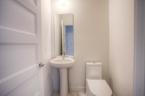 Powder room - 213 Av. Mason, Pointe-Claire, QC - Indoor Photo Showing Bathroom