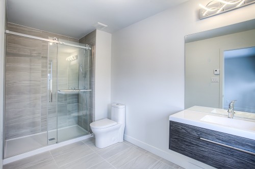 Master Bathroom - 213 Av. Mason, Pointe-Claire, QC - Indoor Photo Showing Bathroom