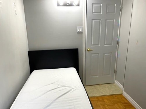 Chambre à coucher - 288 Rue Champlain, Gatineau (Hull), QC - Indoor Photo Showing Bedroom
