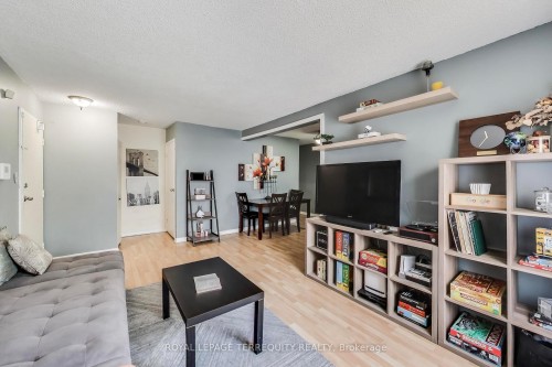 88-1100 Oxford Street, Oshawa, ON - Indoor Photo Showing Living Room