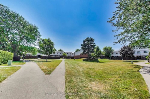 88-1100 Oxford Street, Oshawa, ON - Outdoor