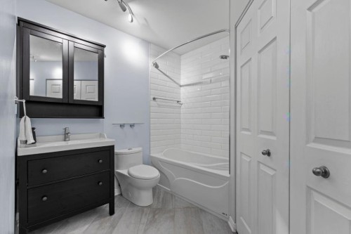 Salle de bains - 102-1675 Boul. Du Souvenir, Laval (Laval-Des-Rapides), QC - Indoor Photo Showing Bathroom