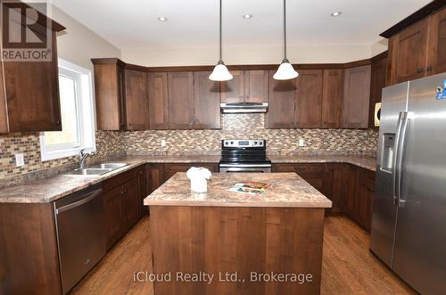 25 Rue Vanier, Tiny, ON - Indoor Photo Showing Kitchen With Double Sink With Upgraded Kitchen