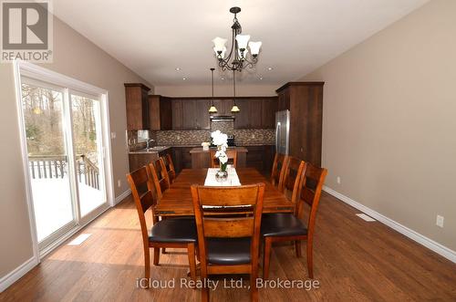 25 Rue Vanier, Tiny, ON - Indoor Photo Showing Dining Room