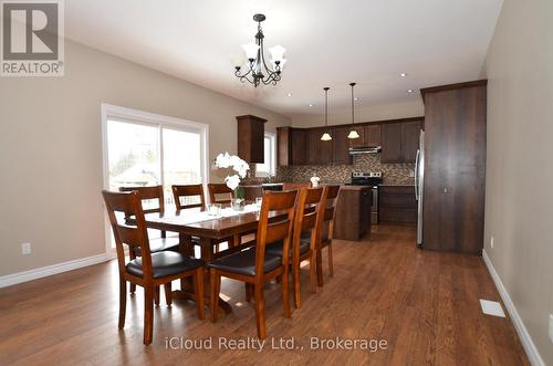 25 Rue Vanier, Tiny, ON - Indoor Photo Showing Dining Room