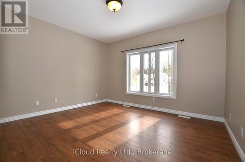 25 Rue Vanier, Tiny, ON - Indoor Photo Showing Other Room