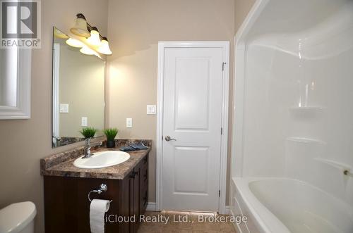 25 Rue Vanier, Tiny, ON - Indoor Photo Showing Bathroom