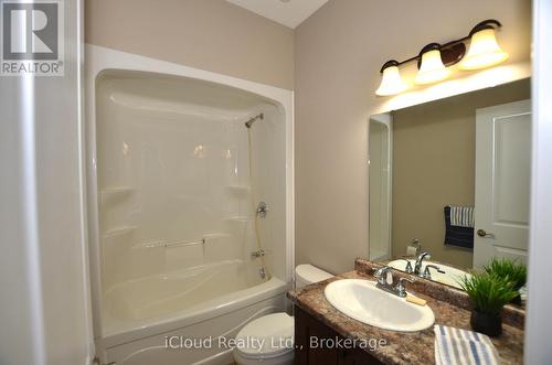 25 Rue Vanier, Tiny, ON - Indoor Photo Showing Bathroom