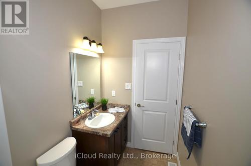 25 Rue Vanier, Tiny, ON - Indoor Photo Showing Bathroom