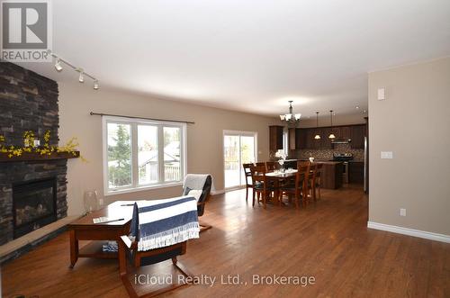 25 Rue Vanier, Tiny, ON - Indoor With Fireplace