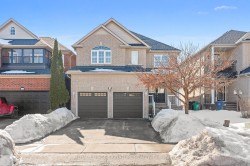 16 Newark Way  Brampton, ON L7A 2V1