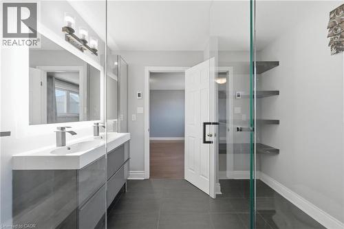 990 Upper Kenilworth Avenue, Hamilton, ON - Indoor Photo Showing Bathroom