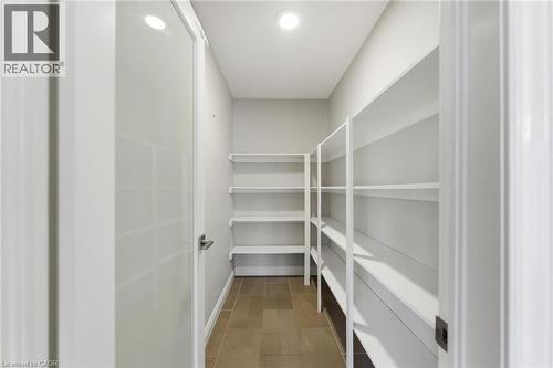 990 Upper Kenilworth Avenue, Hamilton, ON - Indoor With Storage