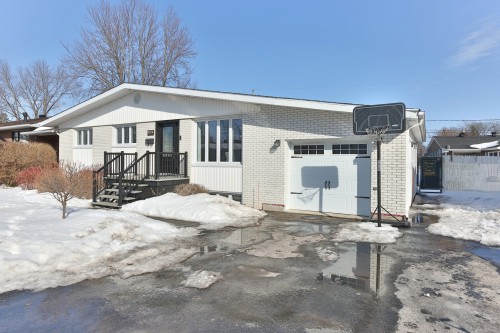 495 Rue de Versailles  Saint-Jean-Sur-Richelieu, QC J3B 4H2