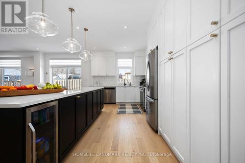 1330 Gull Crossing, Pickering, ON - Indoor Photo Showing Kitchen With Upgraded Kitchen