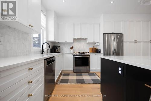 1330 Gull Crossing, Pickering, ON - Indoor Photo Showing Kitchen With Upgraded Kitchen