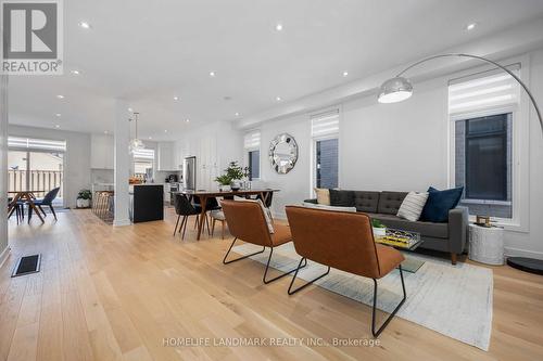 1330 Gull Crossing, Pickering, ON - Indoor Photo Showing Living Room