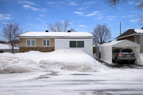 9115 Rue Chauvet  Québec (Les Rivières), QC G2K 1L1