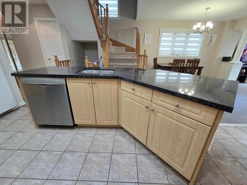 7314 Cork Tree Row, Mississauga, ON - Indoor Photo Showing Kitchen