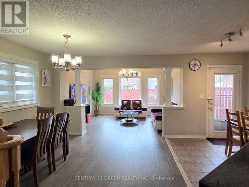 7314 Cork Tree Row, Mississauga, ON - Indoor Photo Showing Dining Room