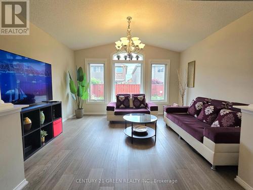 7314 Cork Tree Row, Mississauga, ON - Indoor Photo Showing Living Room