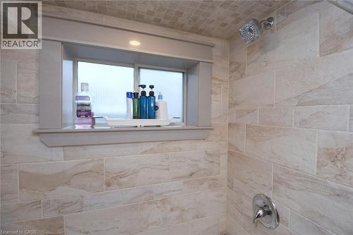 60 Maclennan Avenue, Hamilton, ON - Indoor Photo Showing Bathroom