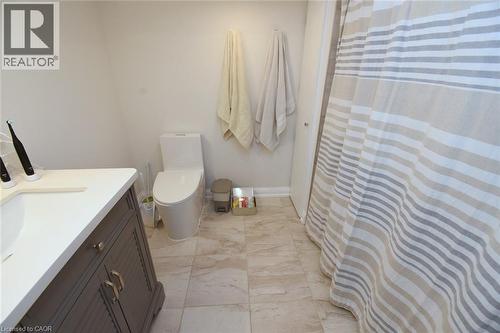60 Maclennan Avenue, Hamilton, ON - Indoor Photo Showing Bathroom